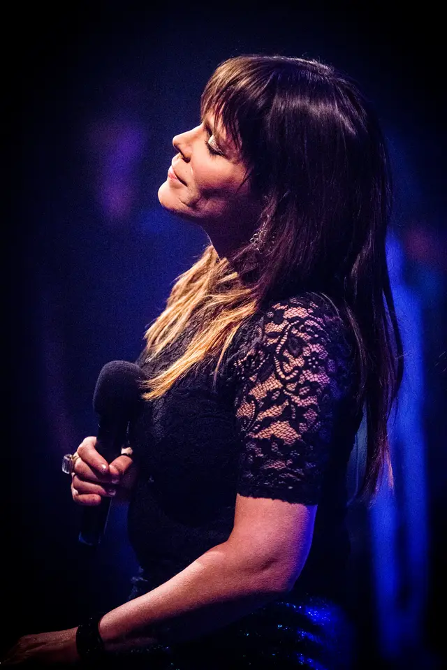 Beth Hart live in concert, photo 6 by Jim Gilbert