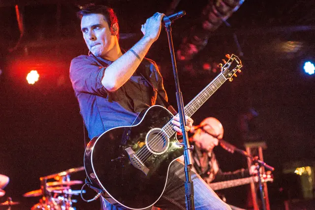 Breaking Benjamin live in concert, photo 2 by Jim Gilbert