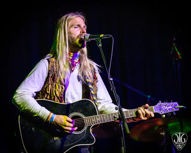 Graham Good live in concert
