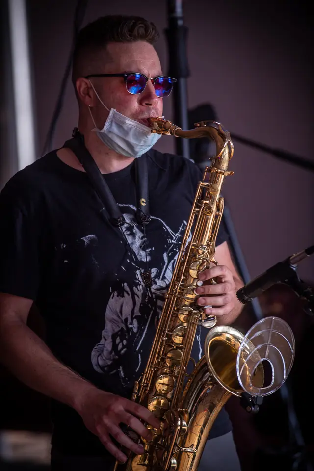 Hartleys Encore live in concert, photo 17 by Jim Gilbert