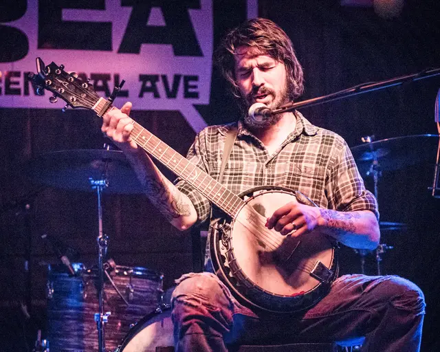 Henry's Rifle live in concert