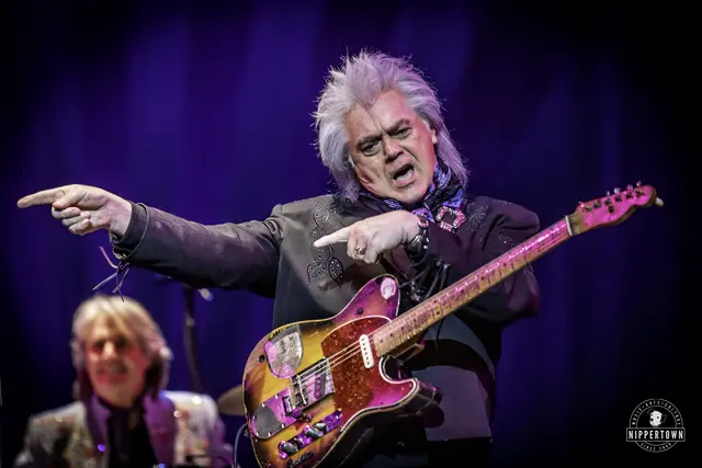 Marty Stuart live in concert, photo 6 by Jim Gilbert