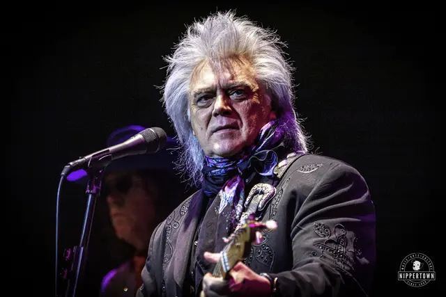 Marty Stuart live in concert, photo 13 by Jim Gilbert