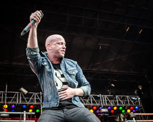 Red live in concert, photo 9 by Jim Gilbert