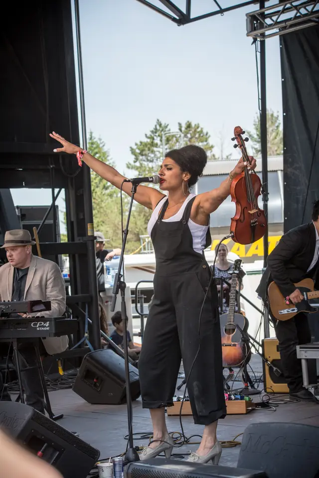 Simi Stone live in concert