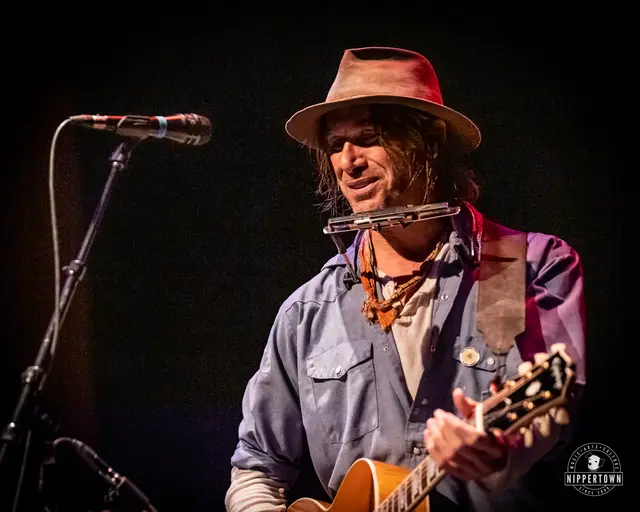 Todd Snider live in concert, photo 5 by Jim Gilbert